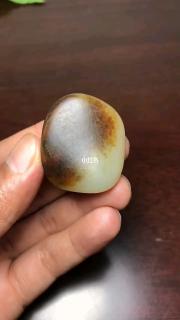 27.3克和田玉籽料原石,小精品,三彩料,聚黑皮 秋梨皮 红皮包裹满肉,细