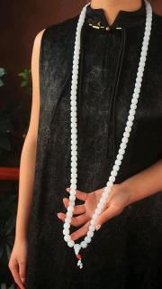和田玉羊脂白玉老型珠项链,温和细腻,润度十足～富贵典雅之中透出一种